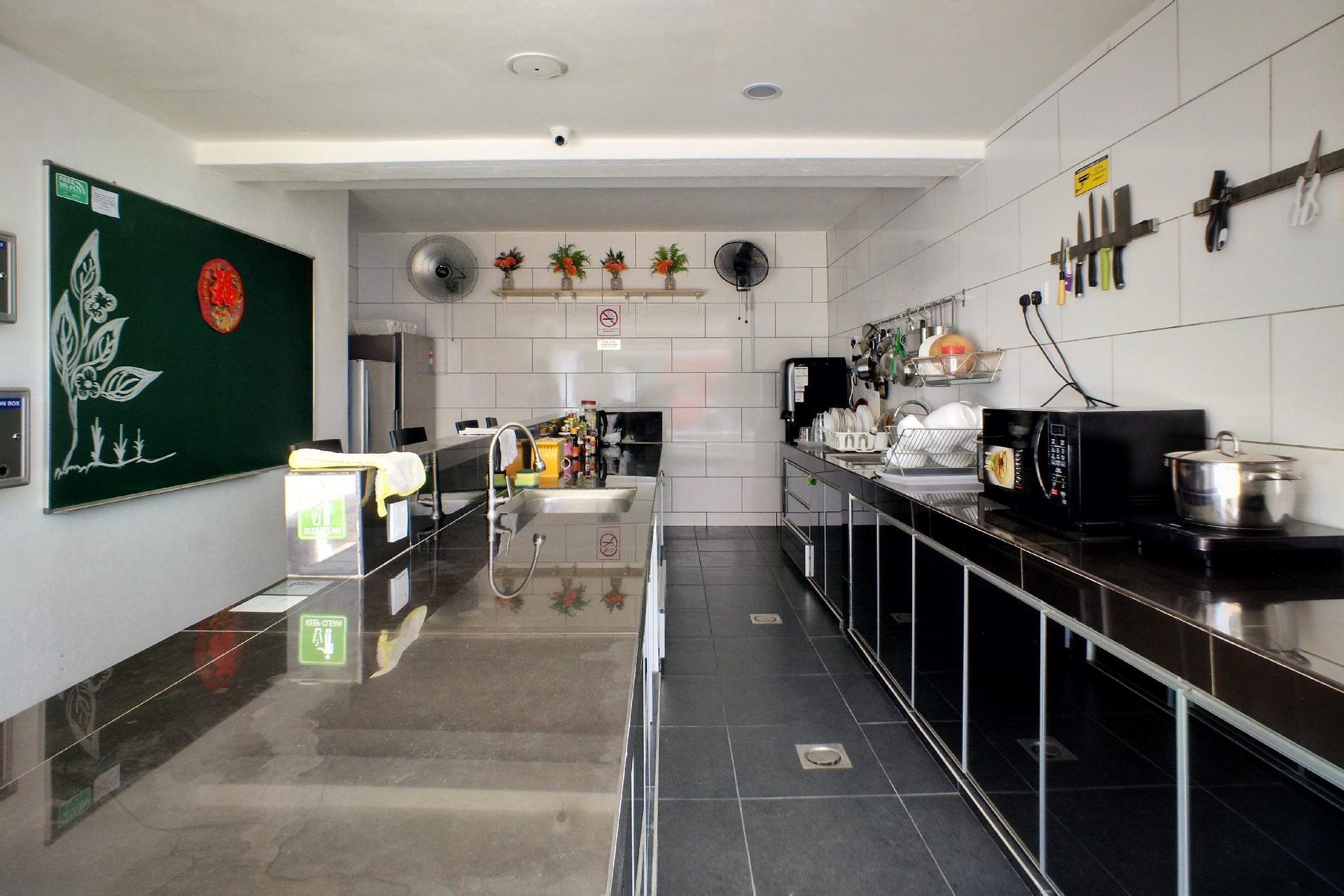 Food & Drinks, Beds In Garden Hostel, Kinta