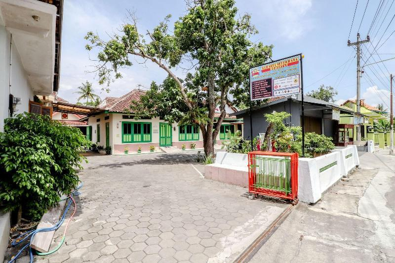 Exterior & Views 1, Bahagia Sederhana Homestay by ZUZU, Bantul
