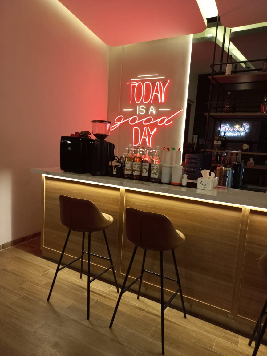 Food & Drinks