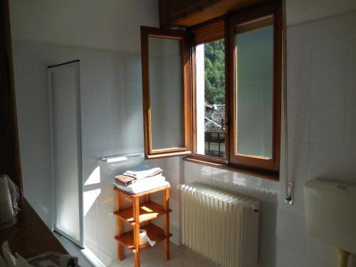 Bathroom 2, Pensione Genzianella, Vercelli