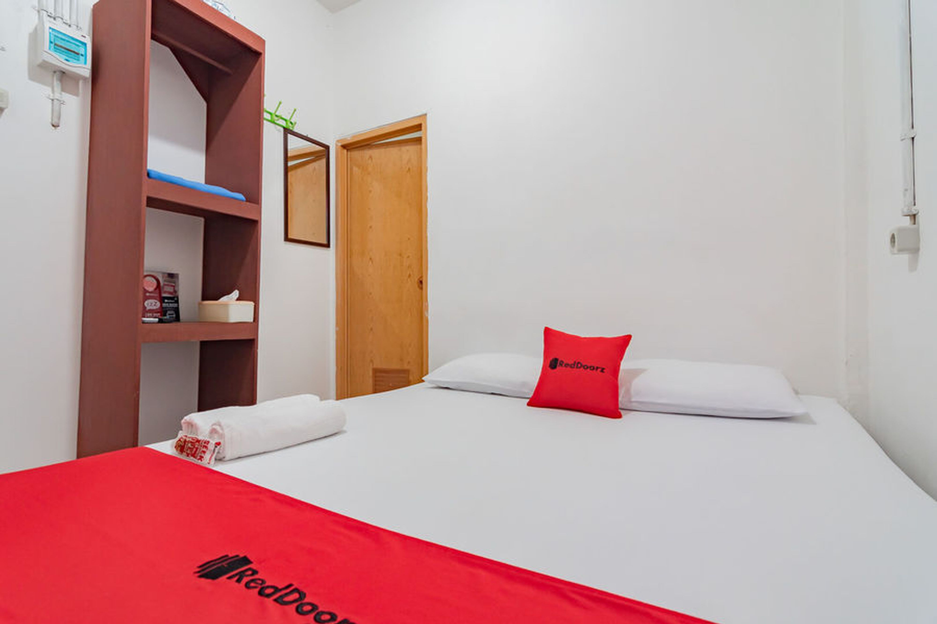 RedDoorz near Riau Junction Mall 2, Bandung