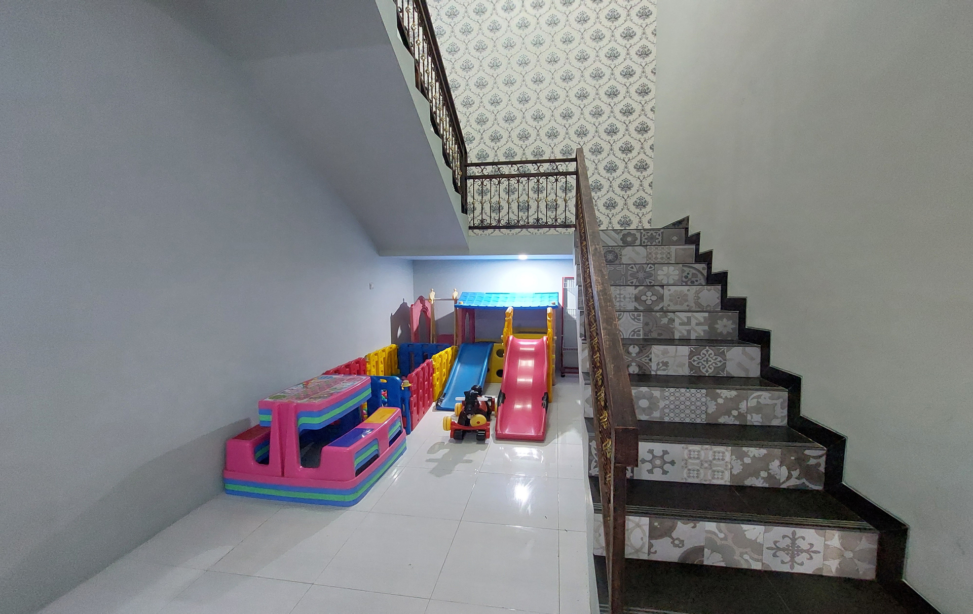 Living Area 8