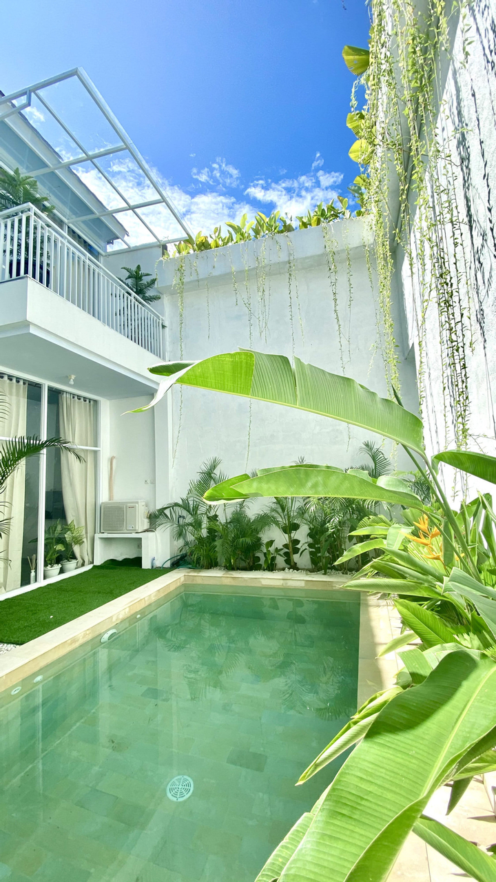 YellowHouse: Modern villa w/pool - central loc., Yogyakarta