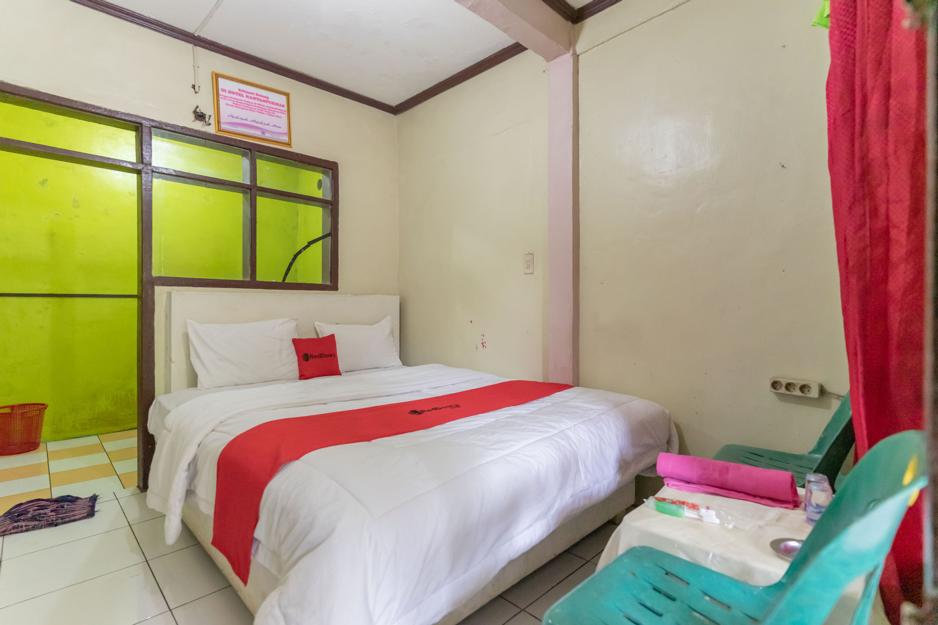 Bedroom 1, RedDoorz @ Nantampukmas Sidikalang, Dairi