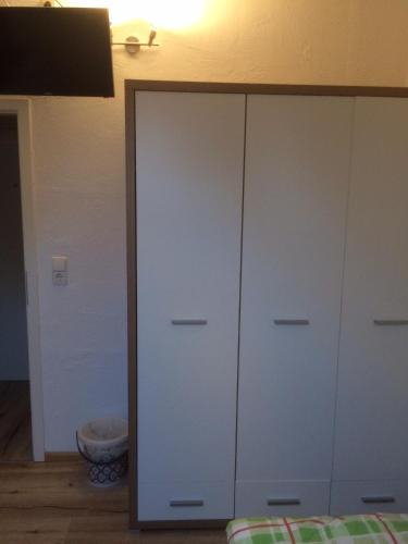 Kamar dengan Ranjang Single