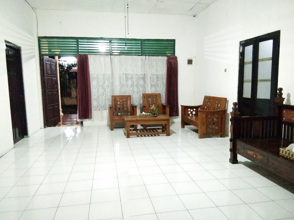 Public Area, Ndalem Diajeng Homestay, Yogyakarta