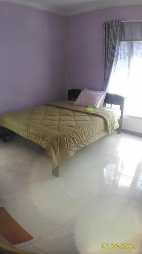 Room with Queen Bed