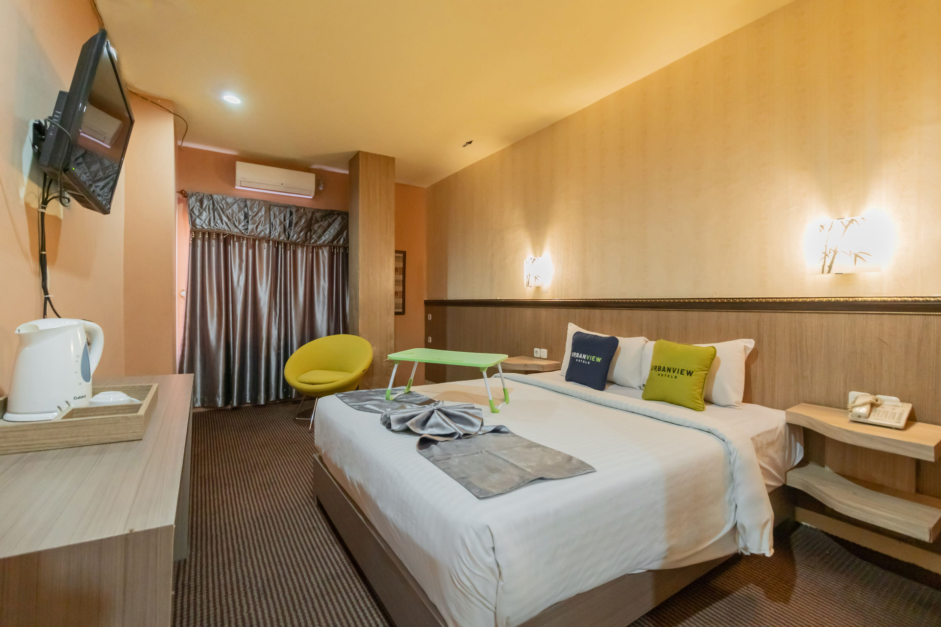 Bedroom 1, Urbanview Hotel Best skip Palembang, Palembang