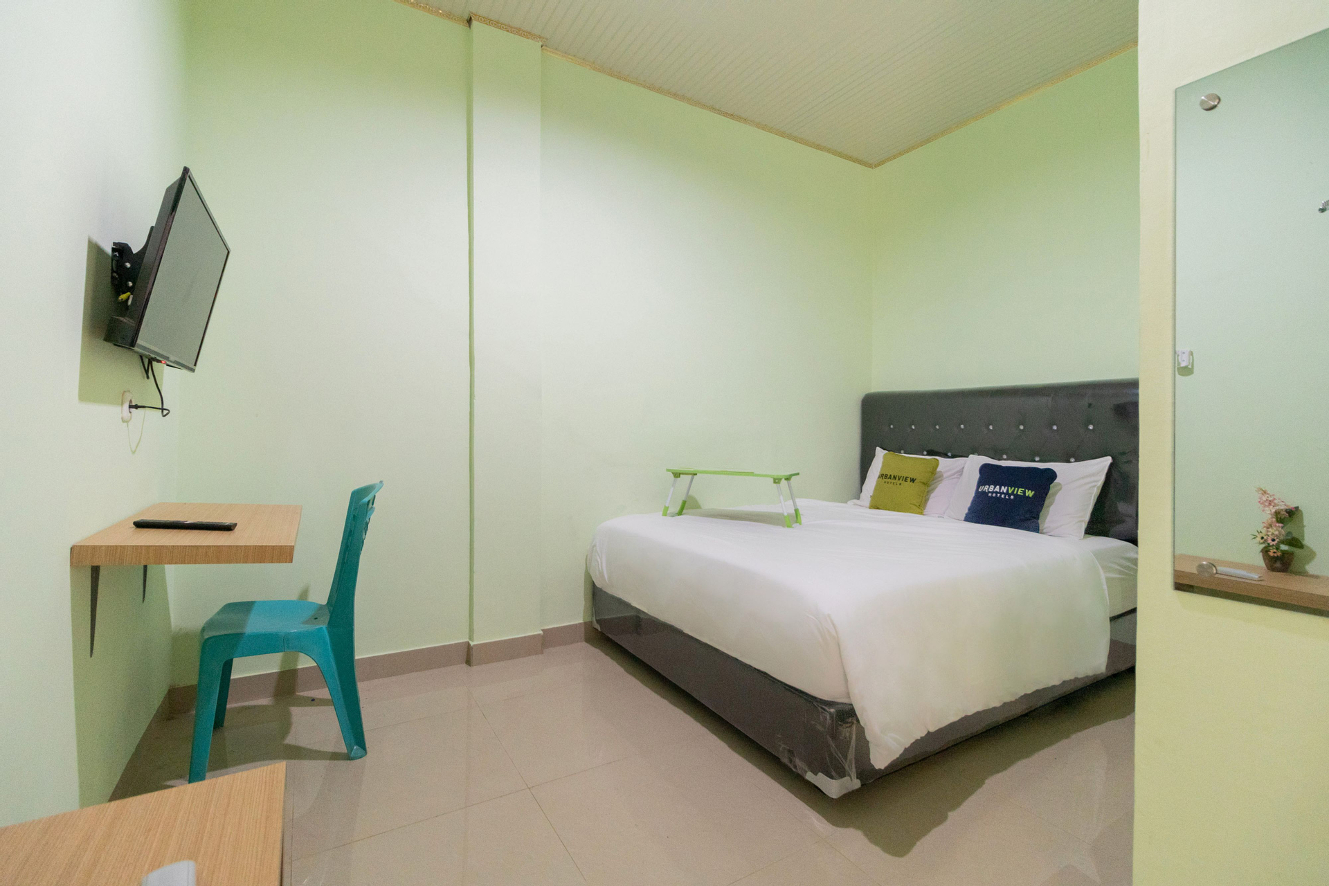 Bedroom 4, Urbanview Hotel Lumendiva 2 Palembang, Palembang