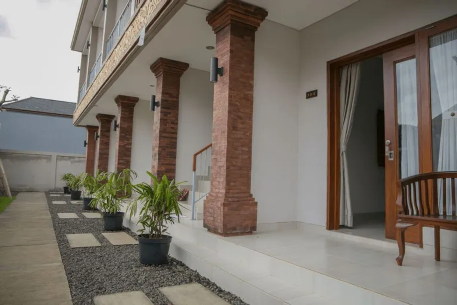 Exterior & Views