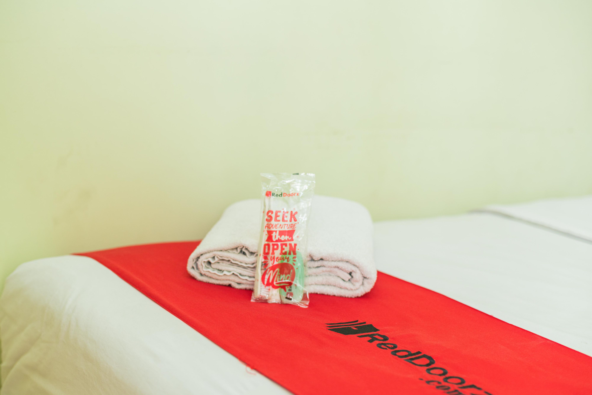 Bedroom 4, RedDoorz Syariah near Suncity Mall Sidoarjo, Sidoarjo