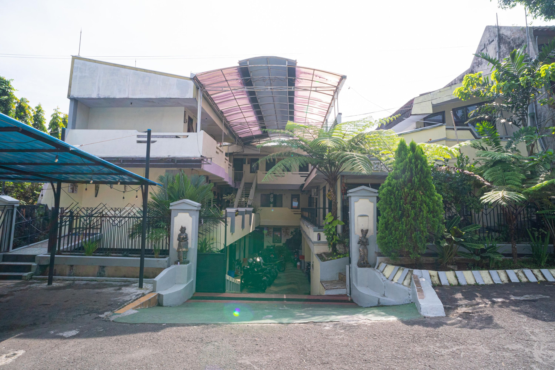 Exterior & Views 2, RedDoorz near Cyber Mall, Malang