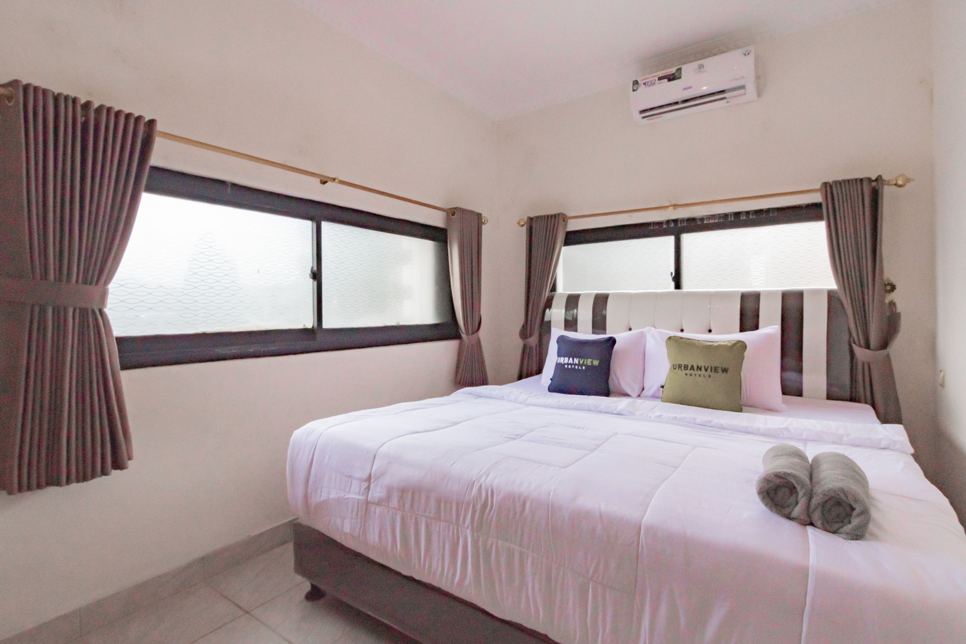 Bedroom 1, Urbanview Hotel Kangen Bungalow Purwakarta, Purwakarta