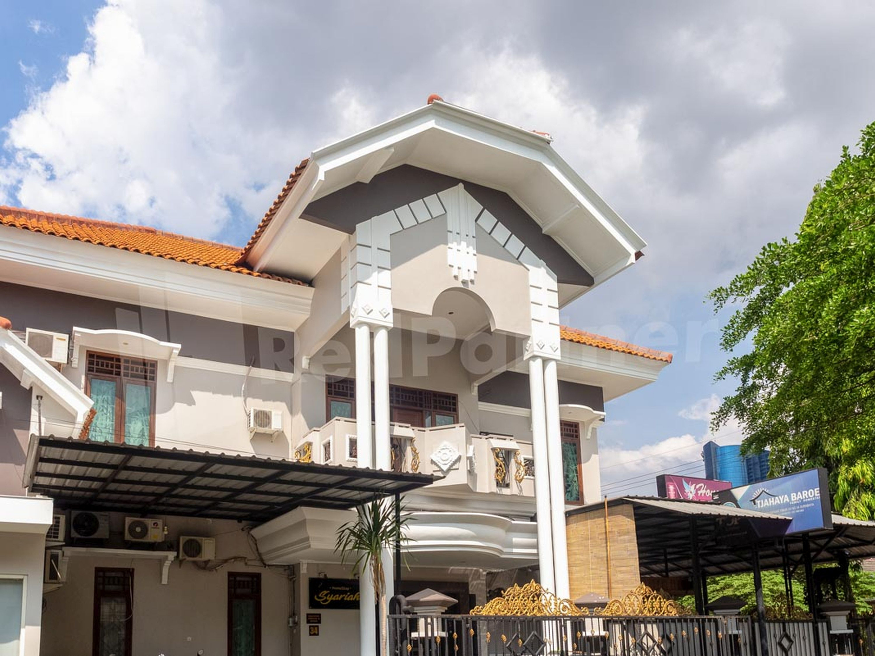 Exterior & Views 2, Tjahaja Baroe Syariah RedPartner @ Dukuh Kupang, Surabaya