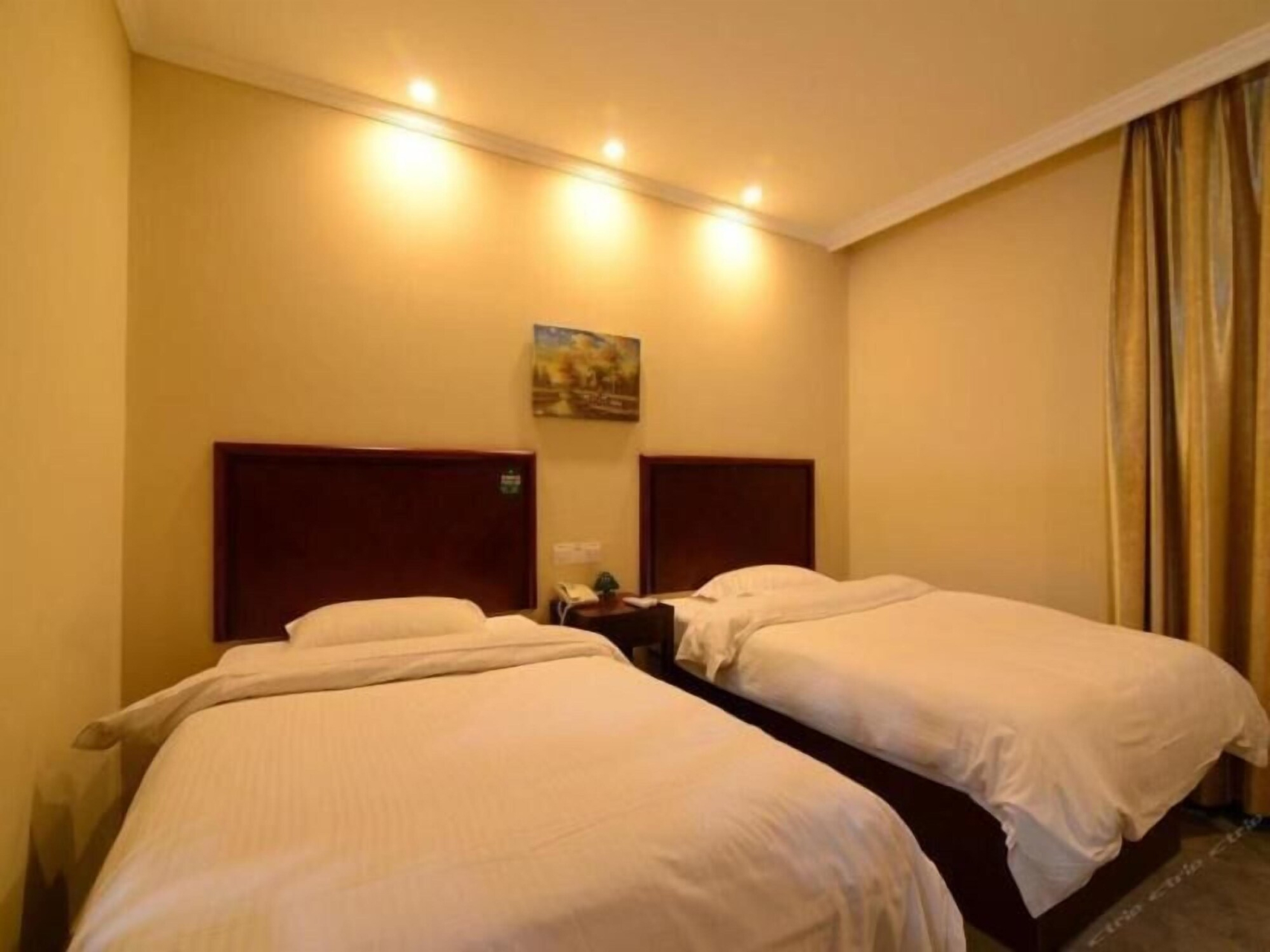 Bedroom 2, GreenTree Inn JiangSu ZhenJiang DingMao Industrial Park WoDe Square Express Hotel, Zhenjiang