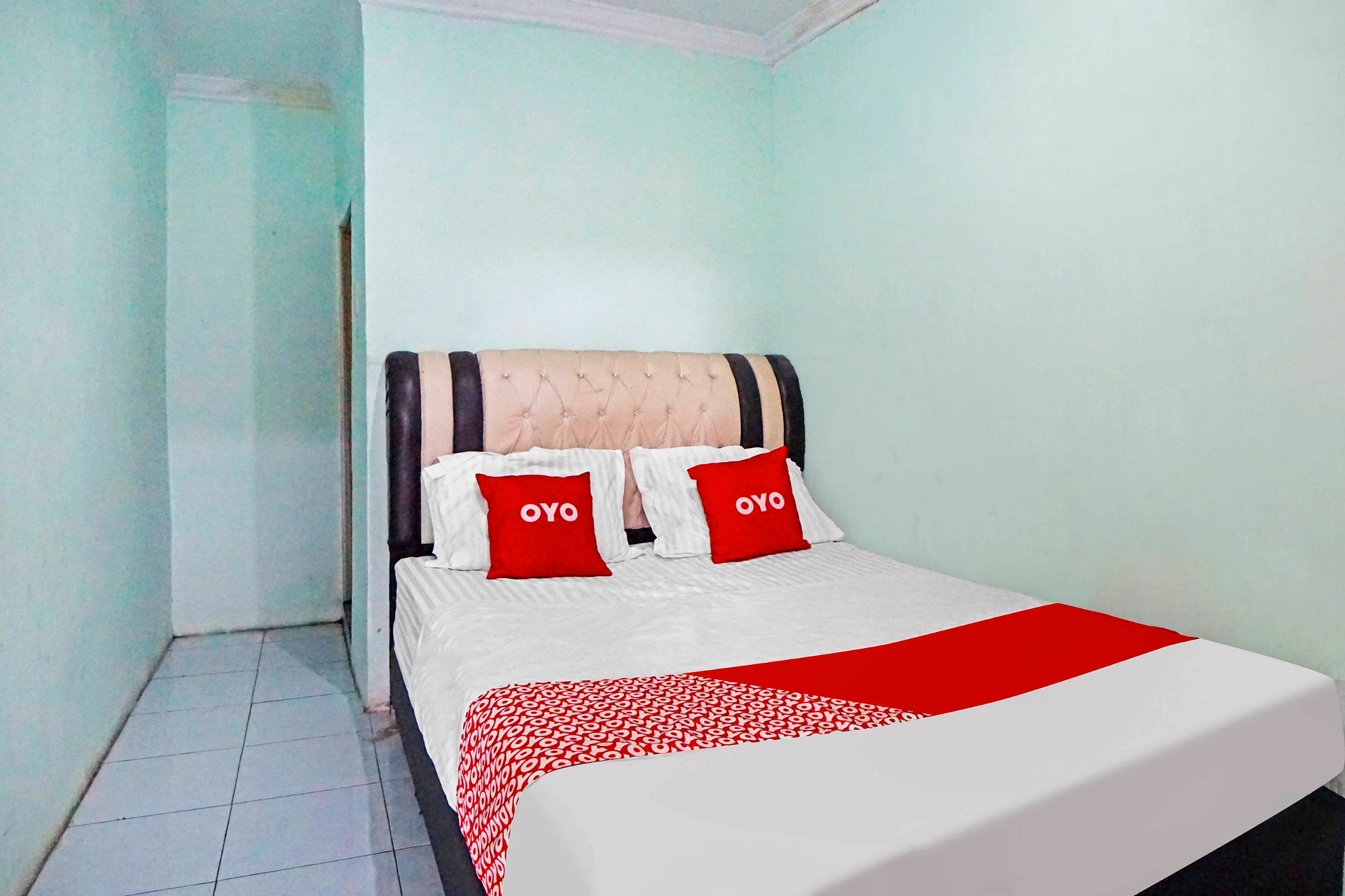 OYO 91303 Puri Dennis, Medan