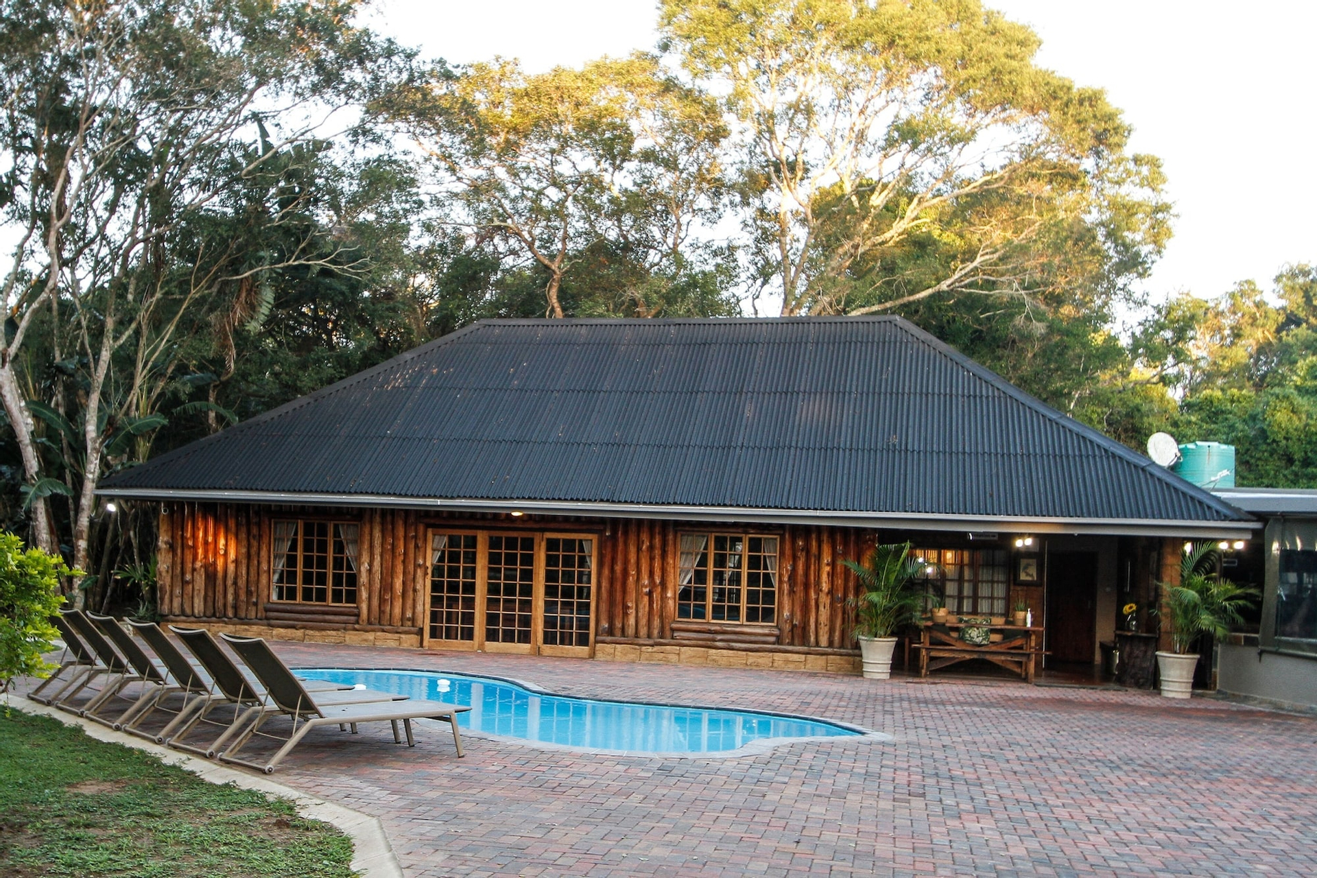 Ezulwini Game Lodge, Umkhanyakude