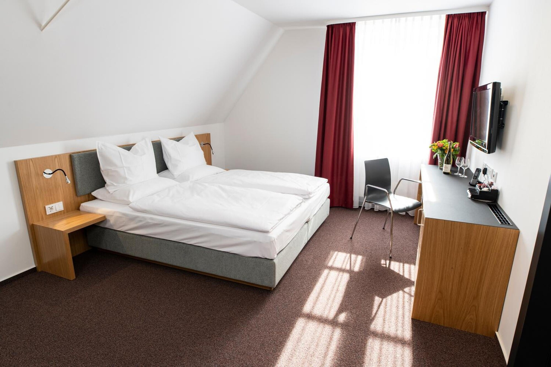 Bedroom 2, Hotel Kloster Eberbach, Rheingau-Taunus-Kreis