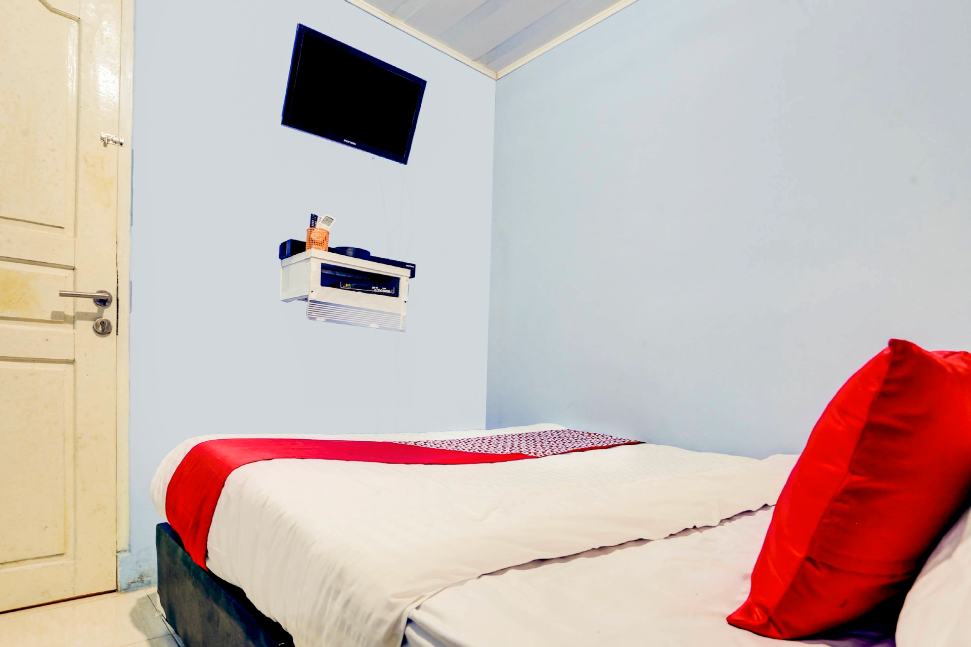 Room 8