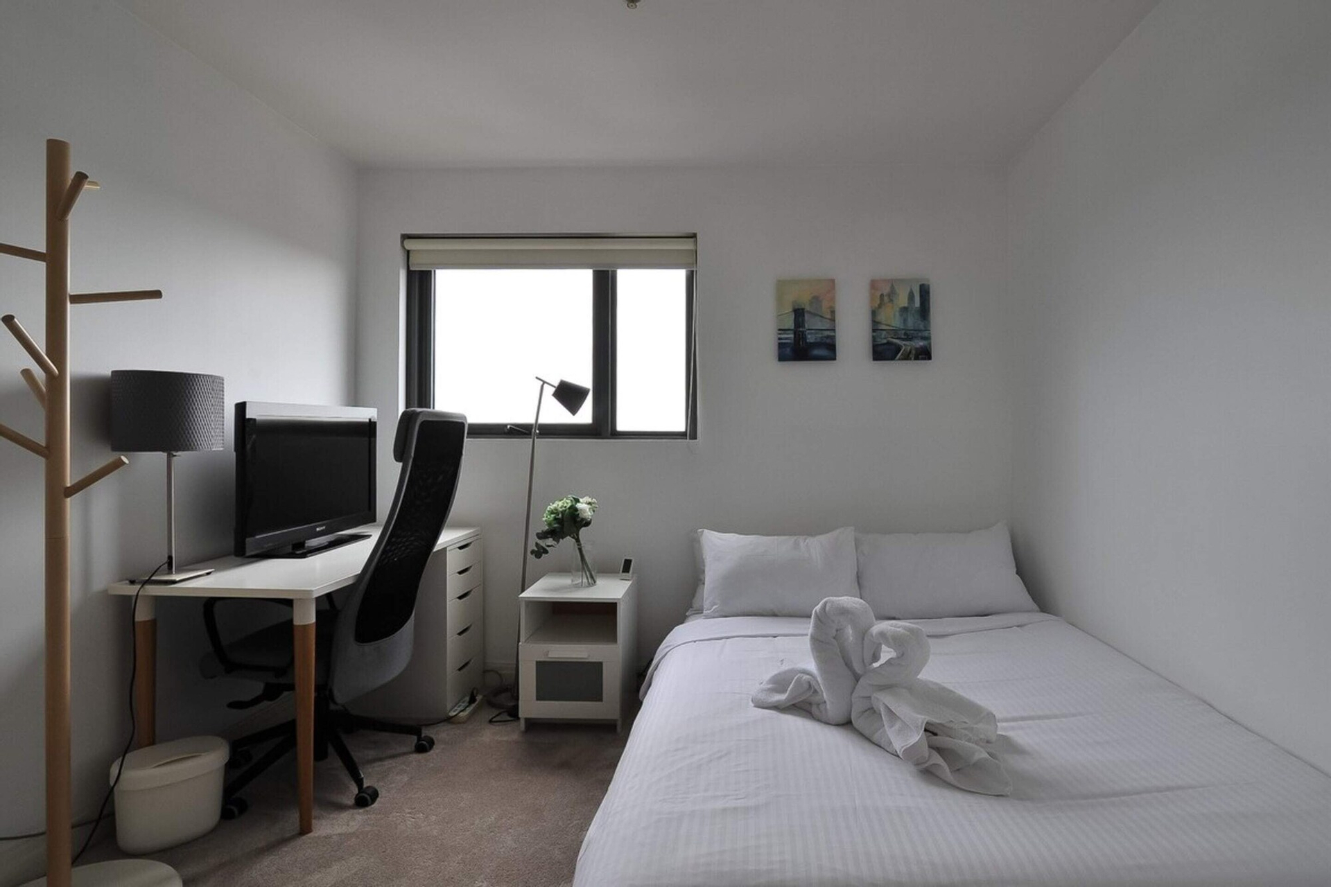 Bedroom 1, Spacious 2 Bedroom Flat In Wolli Creek, Rockdale