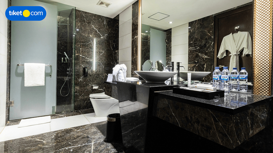 Bathroom 13