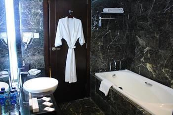 Bathroom 14