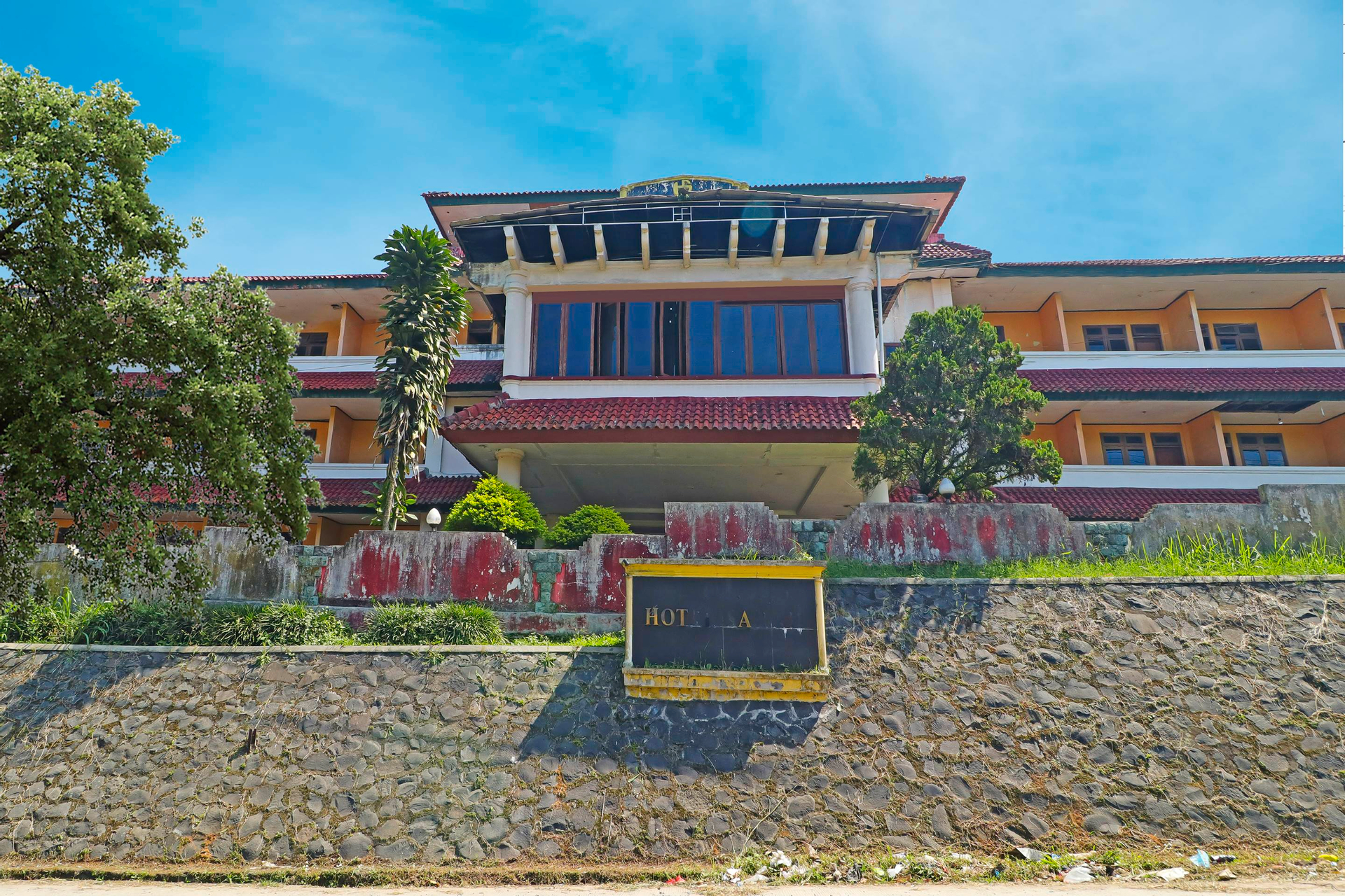 Exterior & Views 2, OYO 90382 Hotel Sarah Sukabumi, Sukabumi
