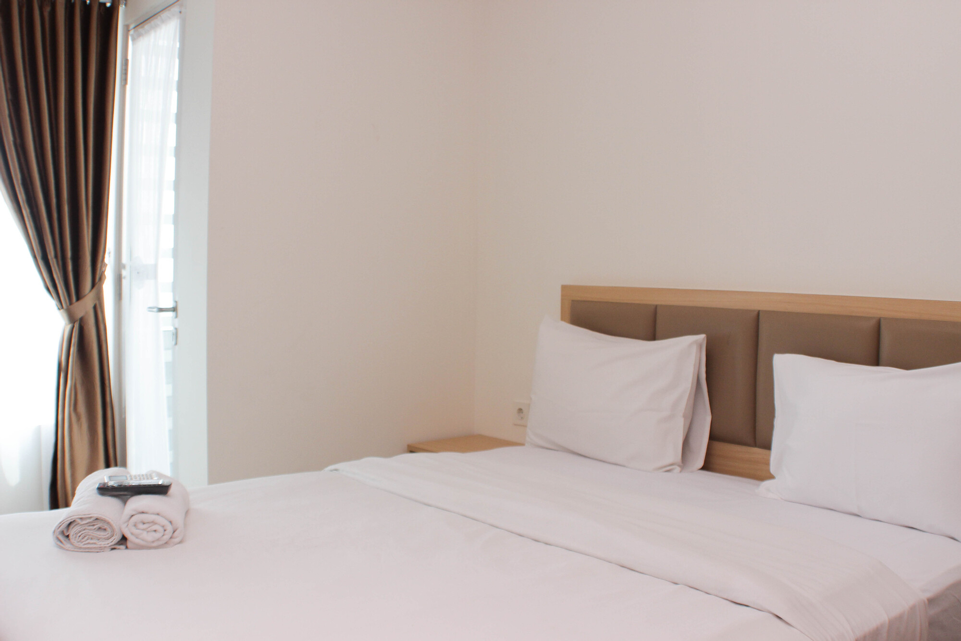 Restful and Elegant Studio at Grand Kamala Lagoon Apartment By Travelio, Bekasi