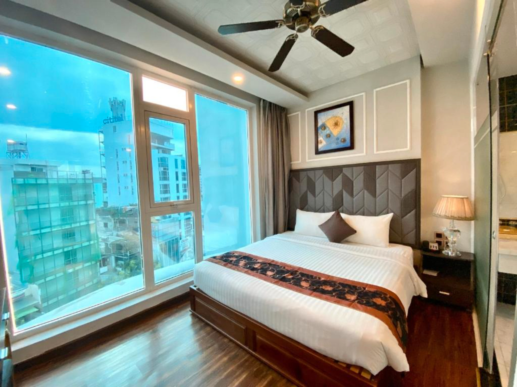 Kamar Premier Queen