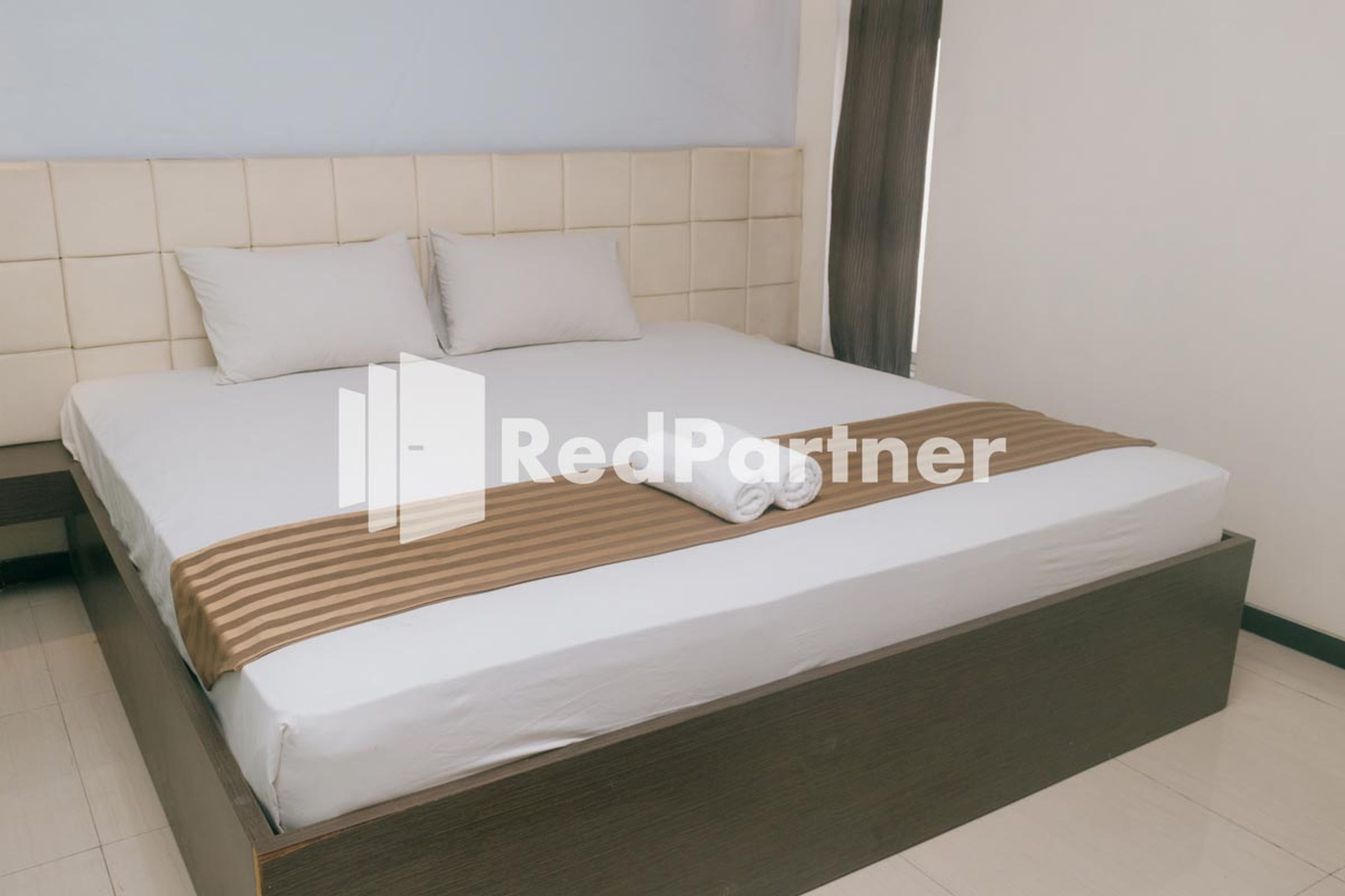 Bedroom 2, Pits Hotel RedPartner near Atom Mall, Surabaya