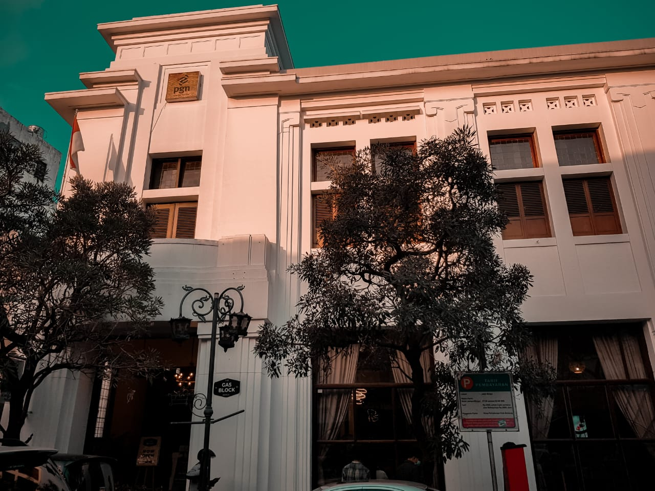 Exterior & Views