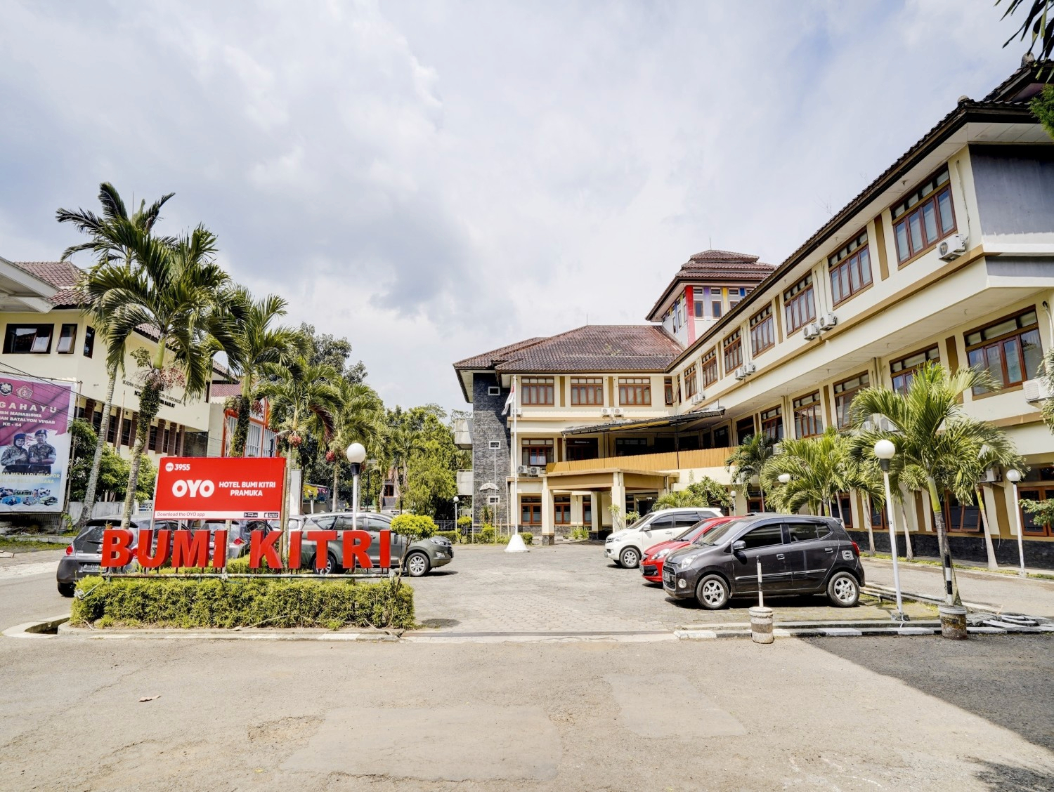 Exterior & Views 2, OYO 3955 Hotel Bumi Kitri Pramuka (tutup sementara), Bandung