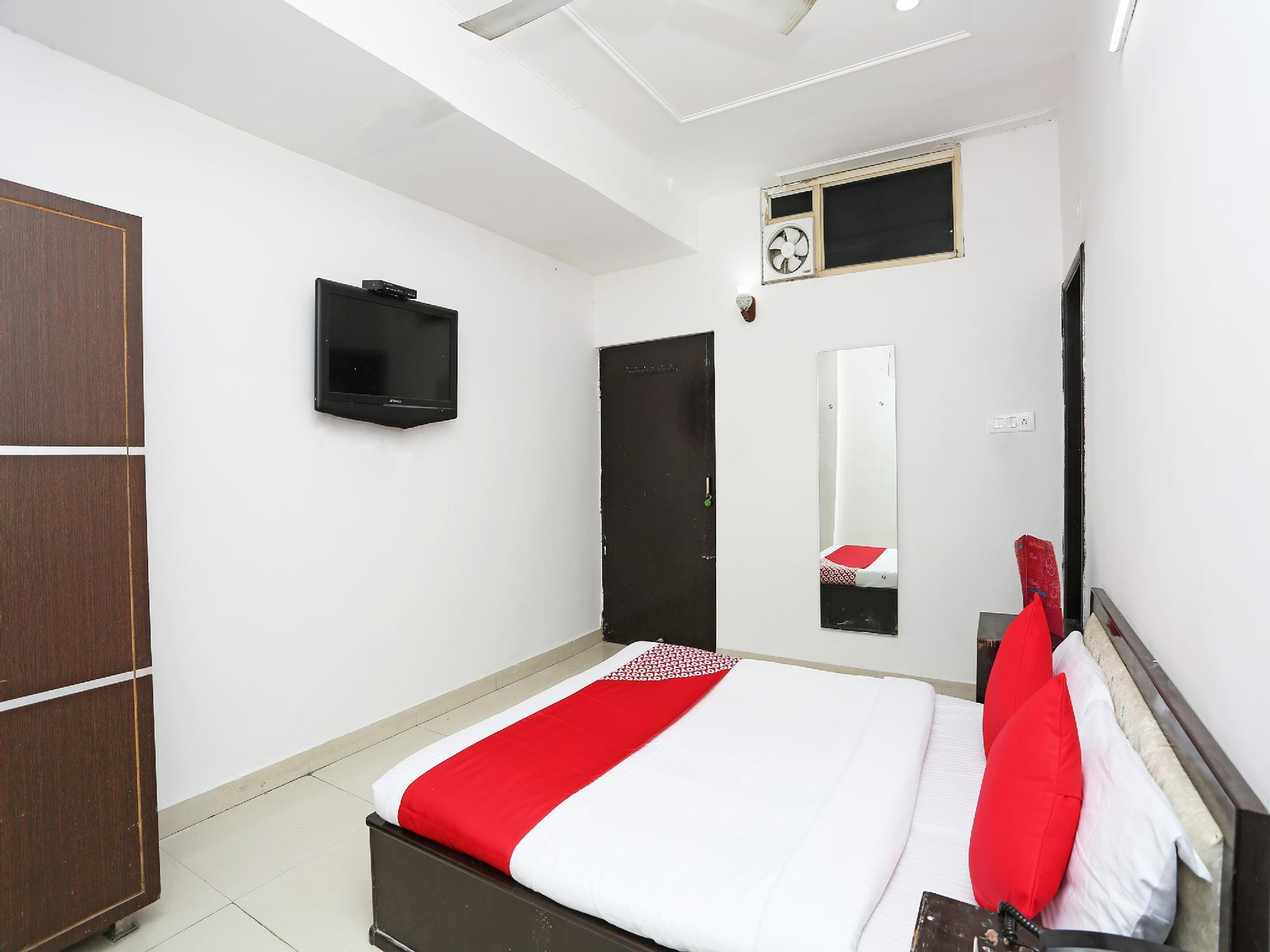 Bedroom 3, OYO 28411 Taj Guest House, Sonipat