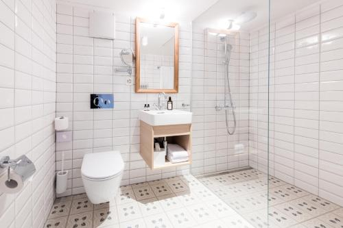 Bathroom 5, Hotel Weissenstein, Lebern