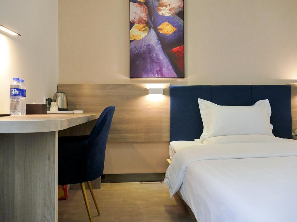 Bedroom 2, 7 Days Premiuma Xianning Wenquan Pedestrian Street, Xianning