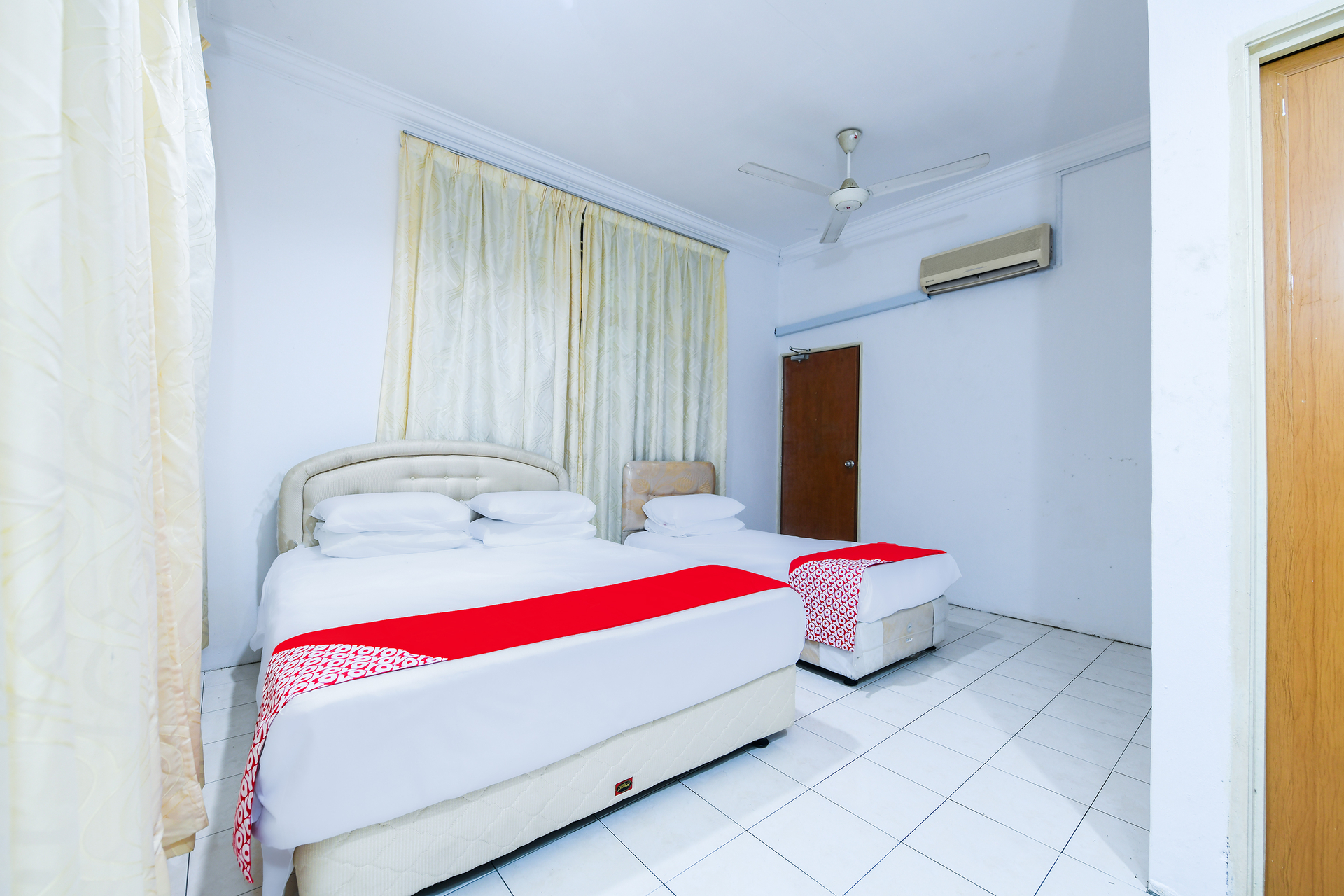 Kamar Deluks Double atau Ranjang Lain