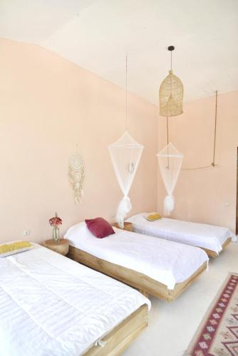 2, Lambo Homestay, Sumba Barat