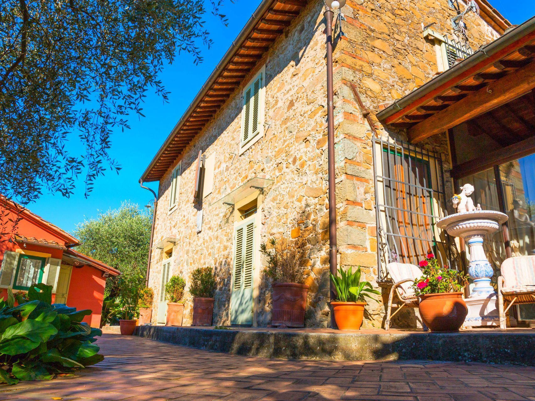 Exterior & Views 1, Amazing Farmhouse in Montecatini Terme with Jacuzzi, Pistoia