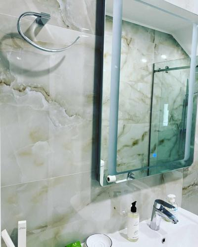 Bathroom 2, Hotel Demokracia, Pukës