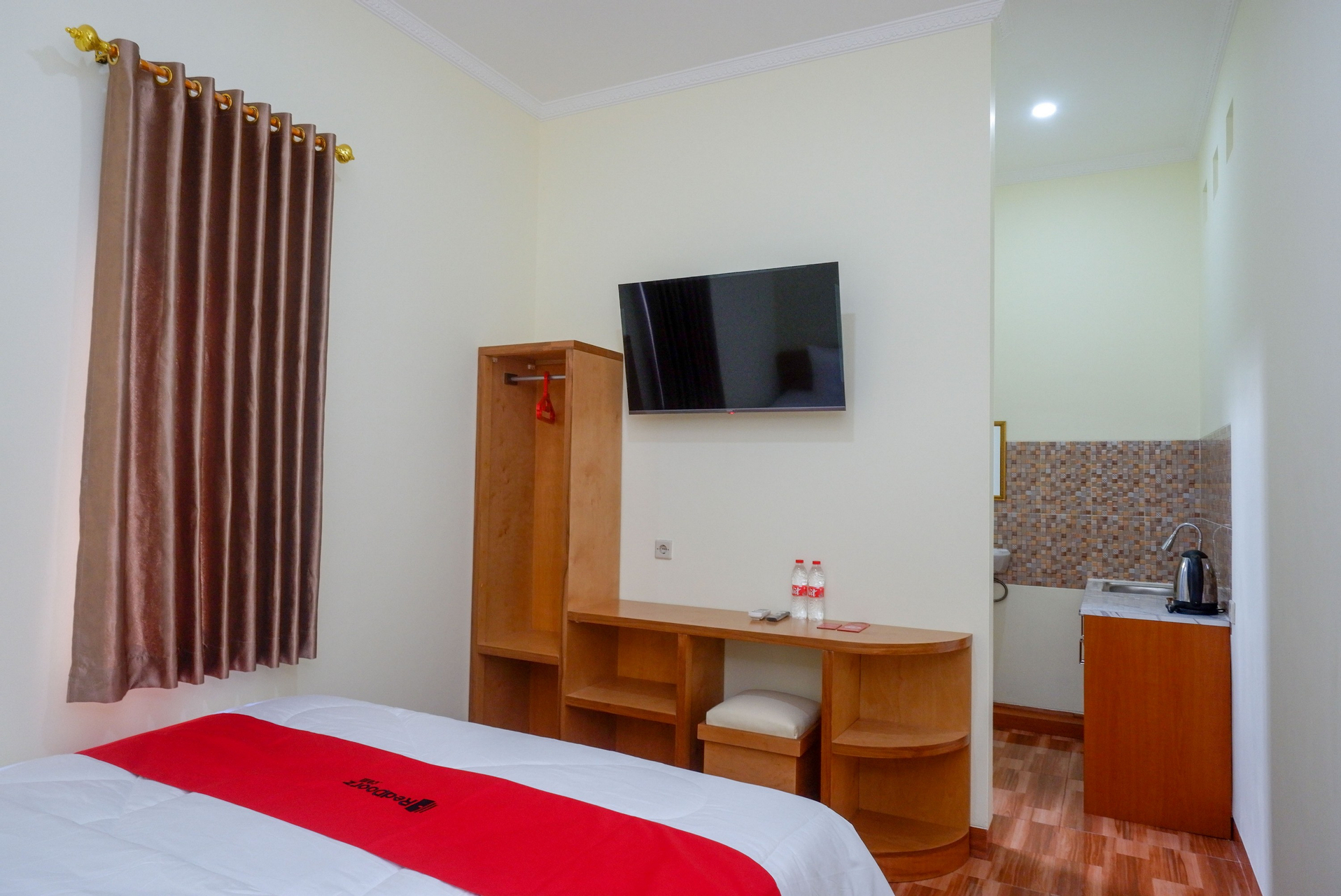 Bedroom 3, RedDoorz near Rita Supermall Purwokerto 2, Banyumas