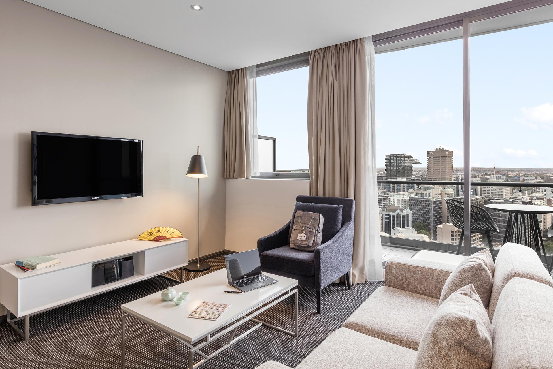 Bedroom, Meriton Suites Campbell Street, Sydney