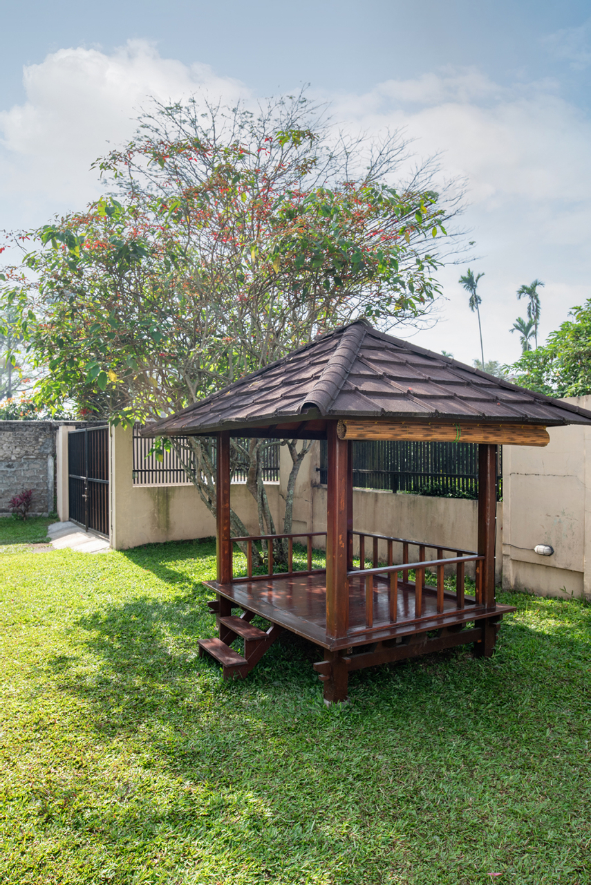 Living Area 16