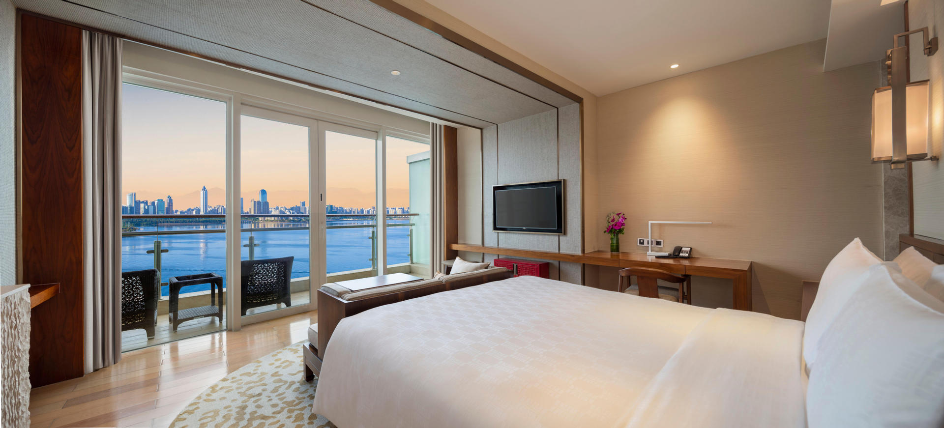 1 King Bed Premium Sea Vw Lounge Access