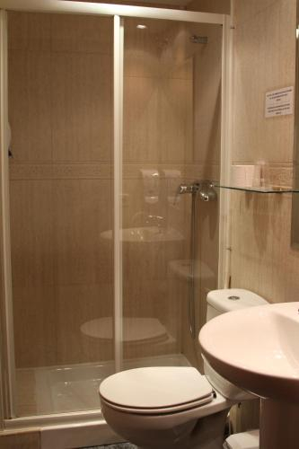 Bathroom 5, Hostal Acella, Navarra
