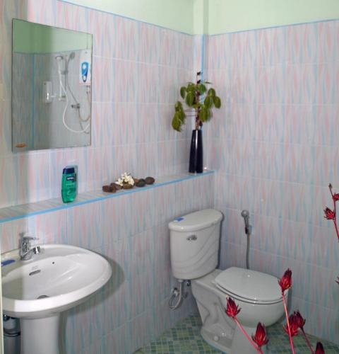 Bathroom 1, EiDI Homestay, Nong Kung Si