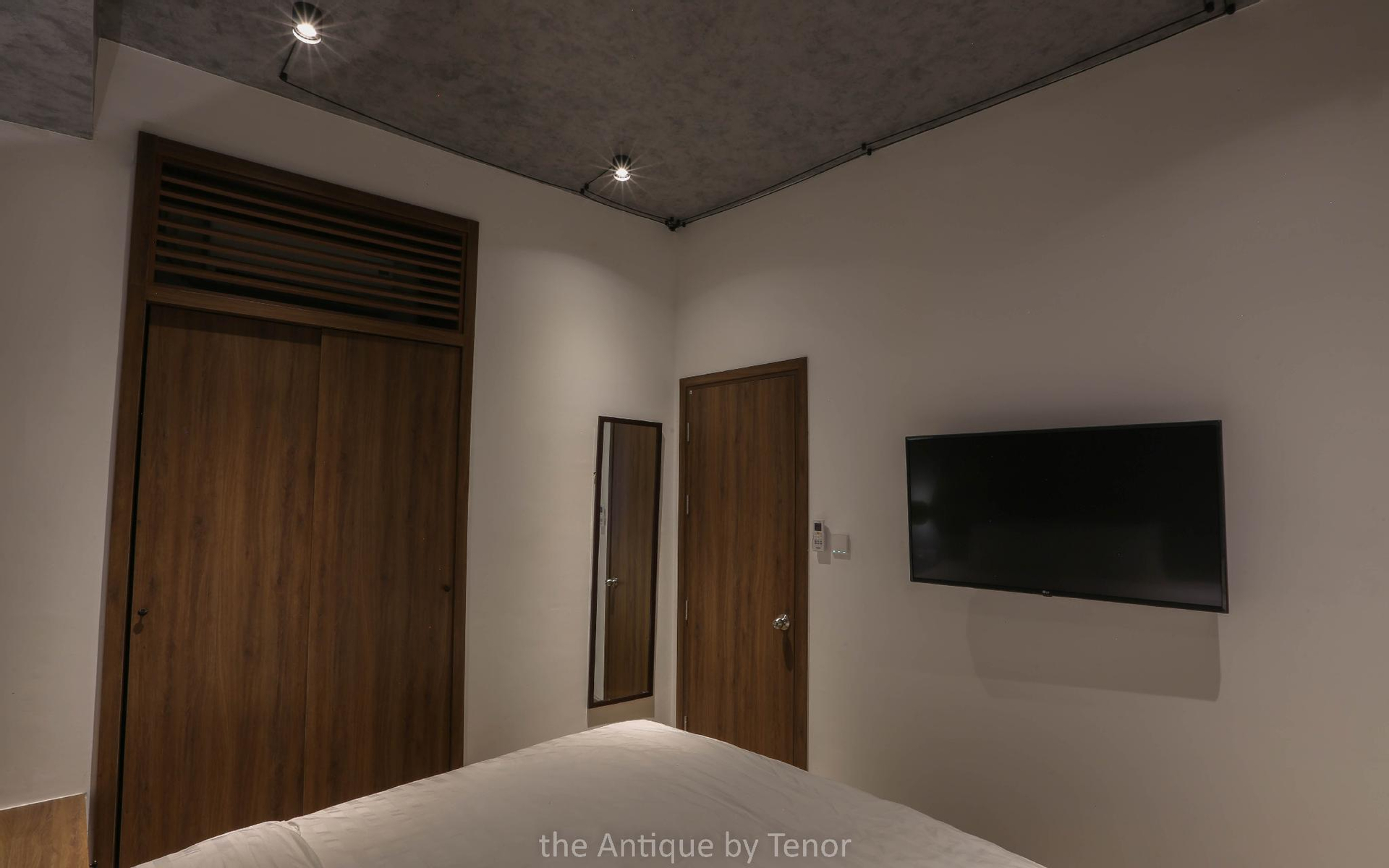 Bedroom 2, The Antique by Tenor - w/ Free Netflix & at CBD, Quận 1