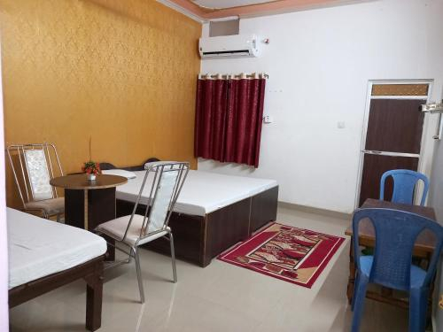 5, vindhyvasini guest house, Kushinagar