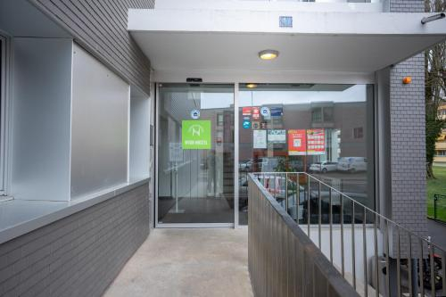 Entrance, Nyon Hostel, Nyon