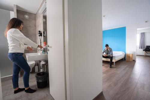 Bathroom 4, Nyon Hostel, Nyon