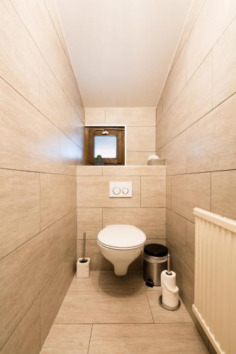 Bathroom 5, W & S Executive Apartments - Hallstatt I, Gmunden